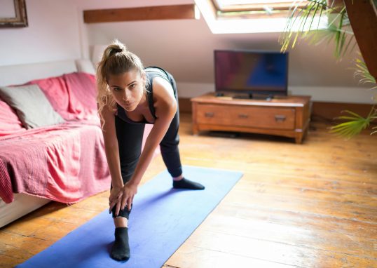 Fitness à la maison la tendance bien être qui transforme votre corps et votre quotidien